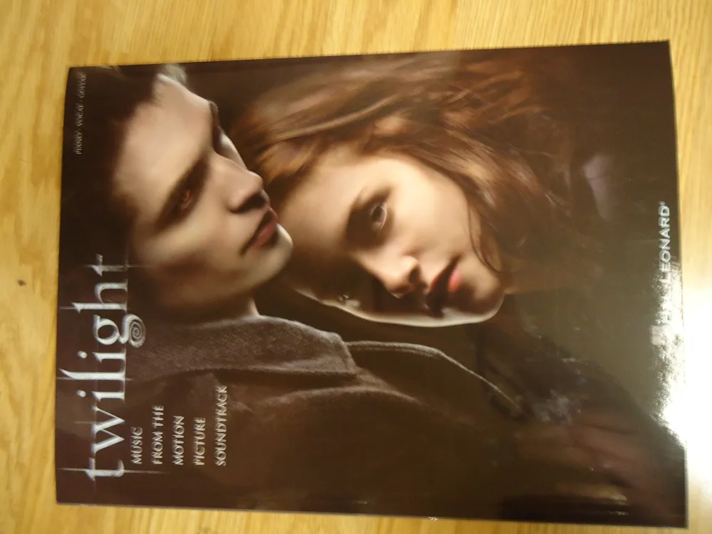 Twilight: Music from the motion picture - Piano, Vocal, and Guitar: 9781423494140: Books